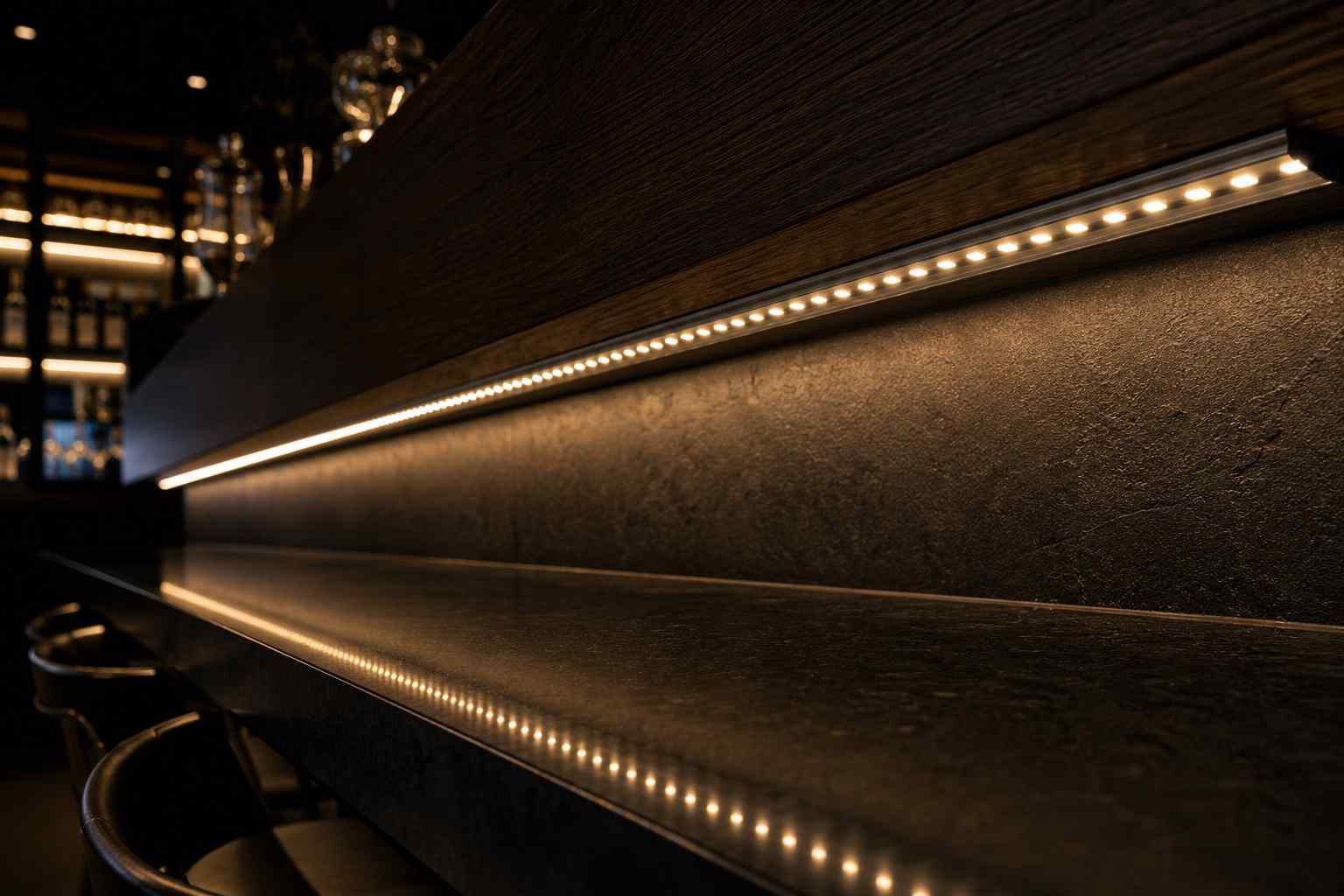 Difuzor AL profilu V5 čirý - příklad instalace s LED páskem v profilu